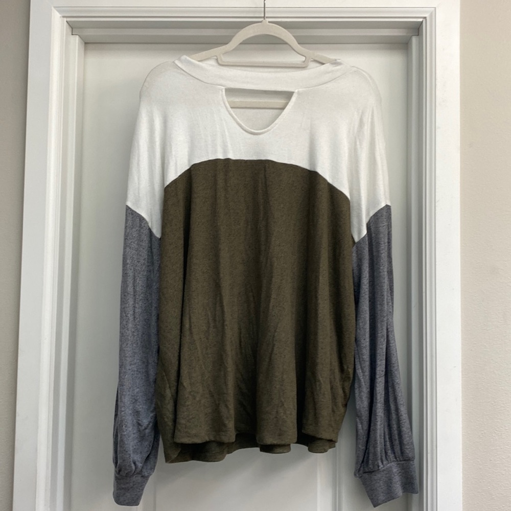 Maurice’s size 2 multi color top
